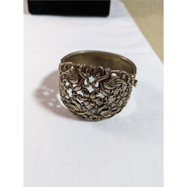 VINTAGE SILVER TONE HINGED BANGLE BRACELET