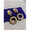 Image 1 : PAIR OF GOLD FLAKES DANGLE CLIP ON EARRINGS