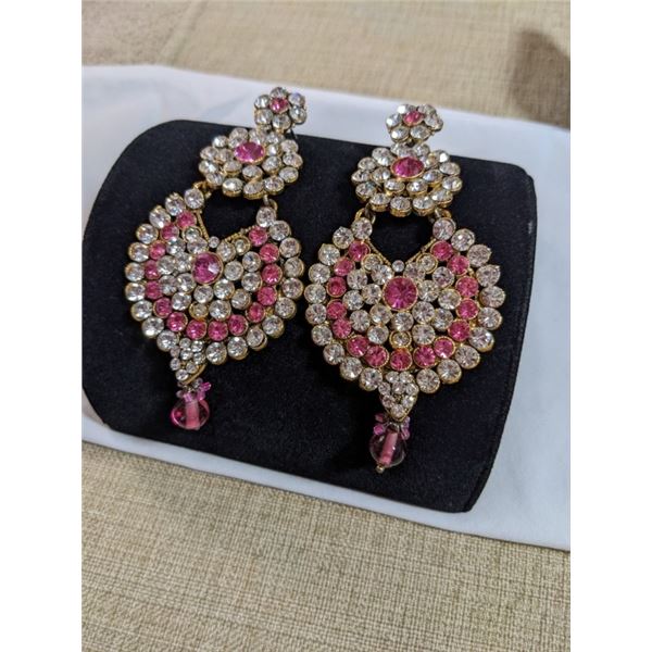 PAIR OF LARGE DANGLE RHINESTONES EARRINGS