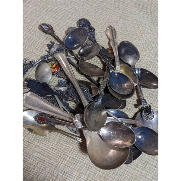 BAG OF LOTS OF VINTAGE SPOONS