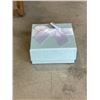 Image 2 : 50 NEW NECKLACES WITH BOXES