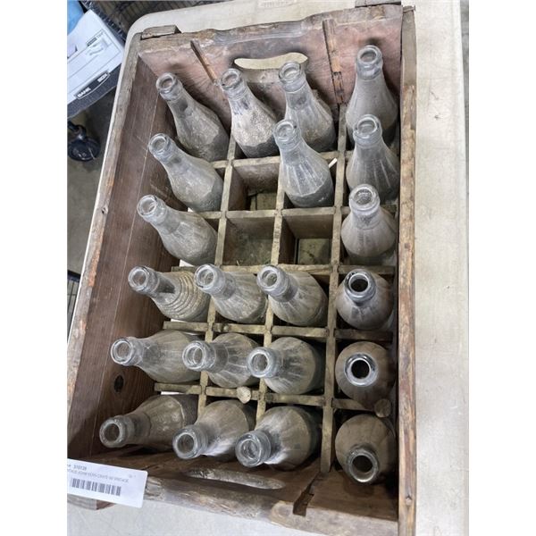 VINTAGE ADAM KERN CRATE W/ VINTAGE GLASS POP BOTTLES