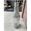 Image 4 : VINTAGE ADAM KERN CRATE W/ VINTAGE GLASS POP BOTTLES