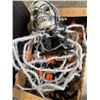 Image 4 : BOX OF HALLOWEEN DECOR