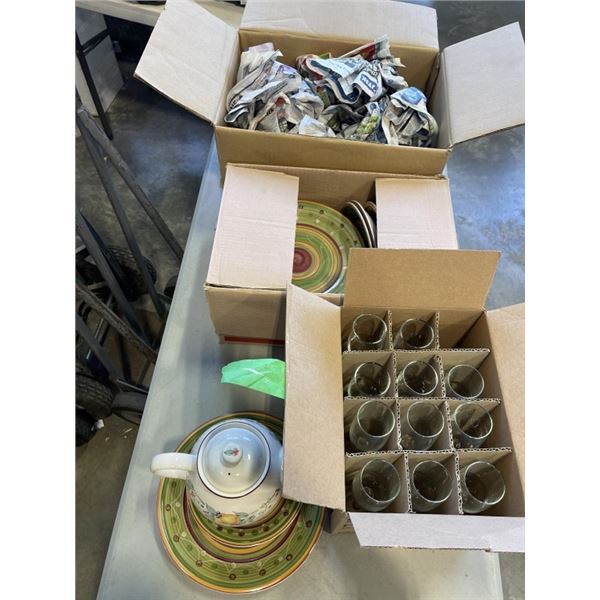 MODA DINNERWARE SET AND CHAMPAGNE GLASSES