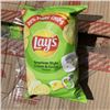 Image 2 : BOX OF LAYS CHIPS AMERICAN STYLE CREAM AND ONION 130 BAGS BB 08/2026