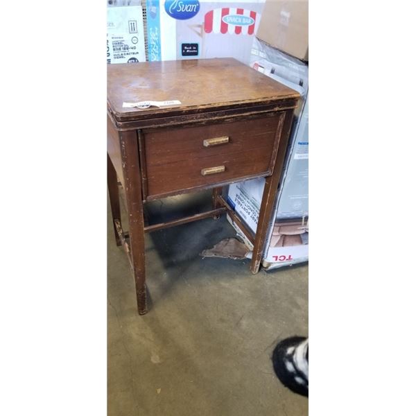 VINTAGE SEWING MACHINE IN TABLE