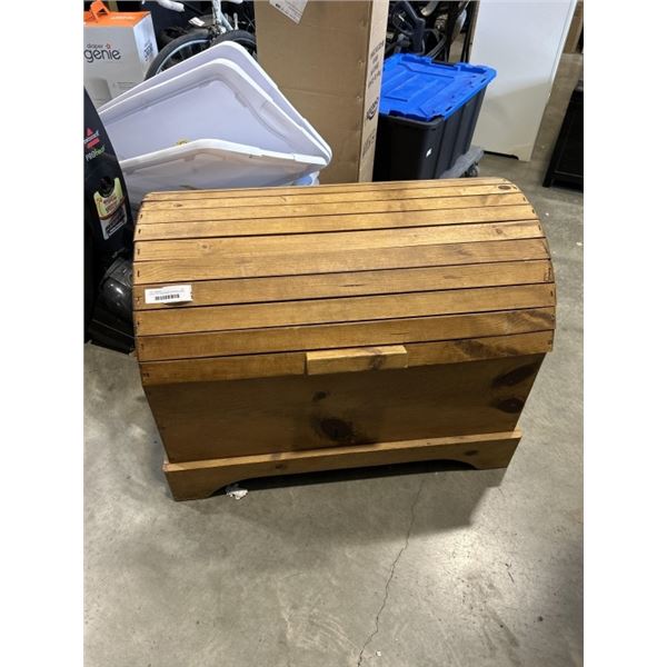 LARGE VINTAGE WOODEN STORAGE CHEST
