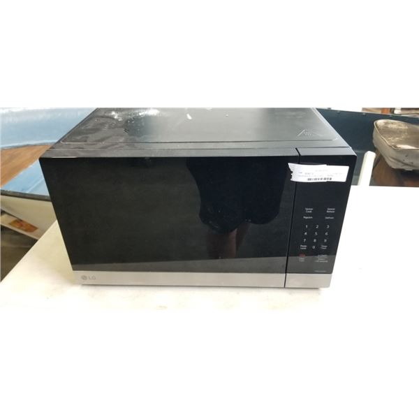 LG COUNTERTOP MICROWAVE - TESTED WORKING, RETAIL $219