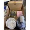 Image 3 : LOT OF PARTY ITEMS INCLUDING PAPER PLATES, PAPER CUPS, BALLOONS, PLASTIC UTENSILS, CUPCAKE STANDS