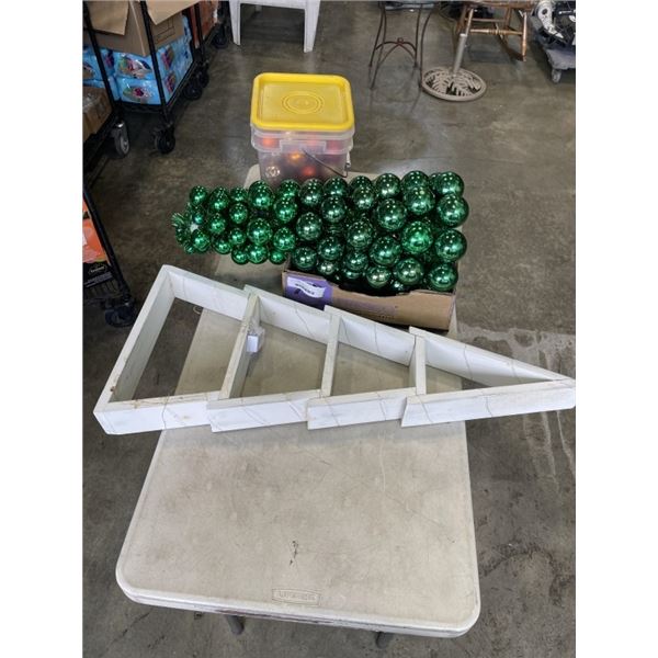 LOT OF CHRISTMAS DECOR