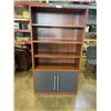 Image 1 : DISPLAY SHELF WITH 2 DOORS