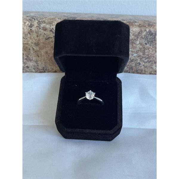 NEW PLATINUM PLATED 0.8CT SIMULATED DIAMOND (CZ) SOLITAIRE RING, RESIZEABLE