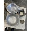 Image 2 : LOT OF VARIOUS COLLECTION OF HEAVY METAL KITCHEN WARE, TRAYS, AND DECOR GOODS