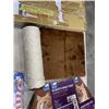 Image 3 : BATHROOM RACK, CAT TOYS AND SCRATCHER ETC