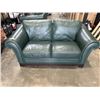 Image 1 : GREEN LEATHER LOVE SEAT
