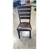 Image 4 : ROUND DINETTE TABLE AND 2 CHAIRS