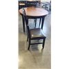 Image 5 : ROUND DINETTE TABLE AND 2 CHAIRS