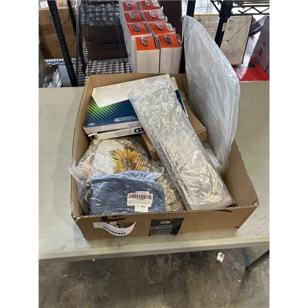 LOT OF ASSORTED KITCHEN ITEMS INCLUDING AIRTIGHT FOOD STORAGE CONTAINER, SOOTHING WHEAT BAG, OVEN MI
