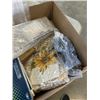 Image 2 : LOT OF ASSORTED KITCHEN ITEMS INCLUDING AIRTIGHT FOOD STORAGE CONTAINER, SOOTHING WHEAT BAG, OVEN MI