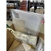 Image 4 : LOT OF ASSORTED KITCHEN ITEMS INCLUDING AIRTIGHT FOOD STORAGE CONTAINER, SOOTHING WHEAT BAG, OVEN MI