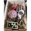 Image 1 : TRAY OF FESTIVE CERAMIC DISHES