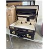 Image 2 : 3 LOCKING BRIEFCASES, AND METAL BRIEFCASE