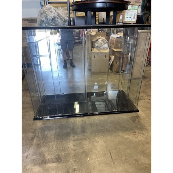 ILLUMINATED GLASS DISPLAY CABINET