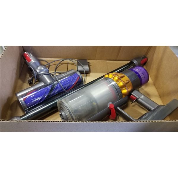 DYSON V 15 DETECT TOTAL CLEAN. TESTED WORKING, RETAIL $999