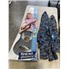 Image 1 : KIDS FIRST ACT GUITAR AND 2 YOUTH XL FLEECE SHIRTS