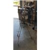 Image 3 : GOLD PICTURE EASEL