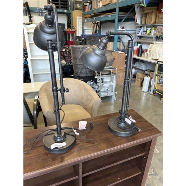 2 ADJUSTABLE HEIGHT TABLE LAMPS