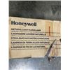 Image 2 : HONEYWELL NATURAL LIGHT FLOOR LAMP, 16000 HIGH LUMENS