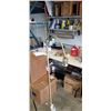 Image 5 : 2 GOLD TONE FLOOR LAMPS