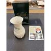 Image 5 : BELLEEK IRELAND VASE AND MADDOCKS ROYAL PORCELAIN LAMBERTON JARDINIERE