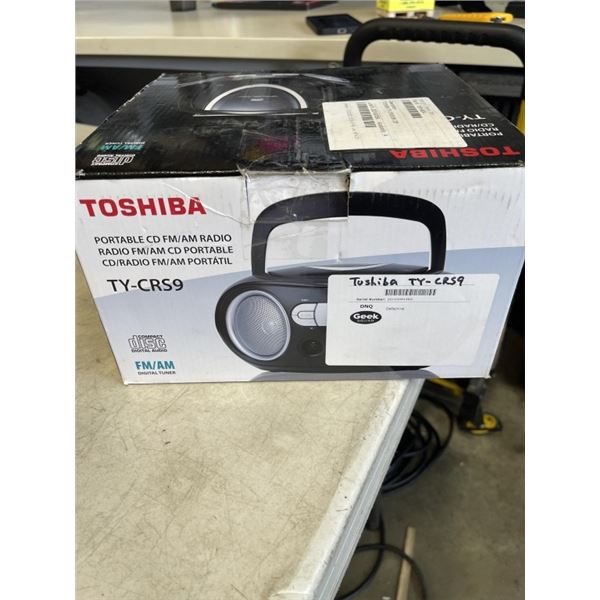TOSHIBA PORTABLE CD BOOMBOX W/ AM/FM RADIO TUNER - TESTED WORKING, RETAIL $119