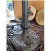 Image 7 : Leaded Glass Table Lamp with Decorative Base