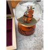 Image 3 : Madama Butterfly "Un Bel Di, Vedremo" Music Box & Violin Snow Globe