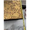 Image 5 : Vintage Handcrafted Gold and Black Floral Jewelry Box