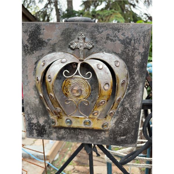 Metal Wall Plaque with Crown Design