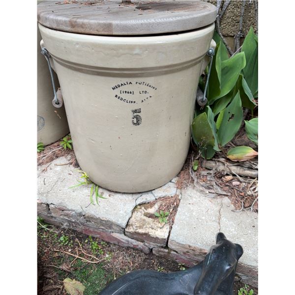 Medalta Potteries 5 Gallon Stoneware Crock with Lid