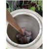Image 5 : Medalta Redcliff 5-Gallon Stoneware Churn with Wooden Dasher