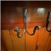 Image 2 : Wall-Mounted Wood Shelf With 6 Forged Metal Coat Hooks