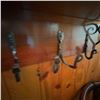 Image 4 : Wall-Mounted Wood Shelf With 6 Forged Metal Coat Hooks