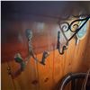 Image 5 : Wall-Mounted Wood Shelf With 6 Forged Metal Coat Hooks