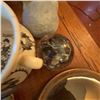 Image 8 : Eclectic Collection: Ceramics, Figurines, Minerals, Decor and Photos
