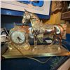 Image 5 : Vintage United Horse Mantel Clock, Gold-Tone, Electric