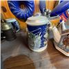 Image 7 : Vintage Blue and White Pottery Decor Lot