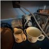 Image 3 : Kitchen and Decorative Items Lot