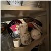 Image 7 : Vintage Glassware, Porcelain, Metalware, And Figurines